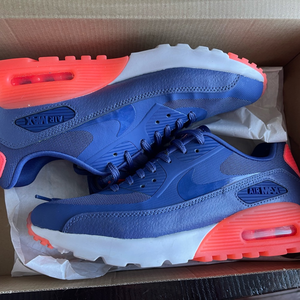 Women’s 7 Nike Air Max 90’s